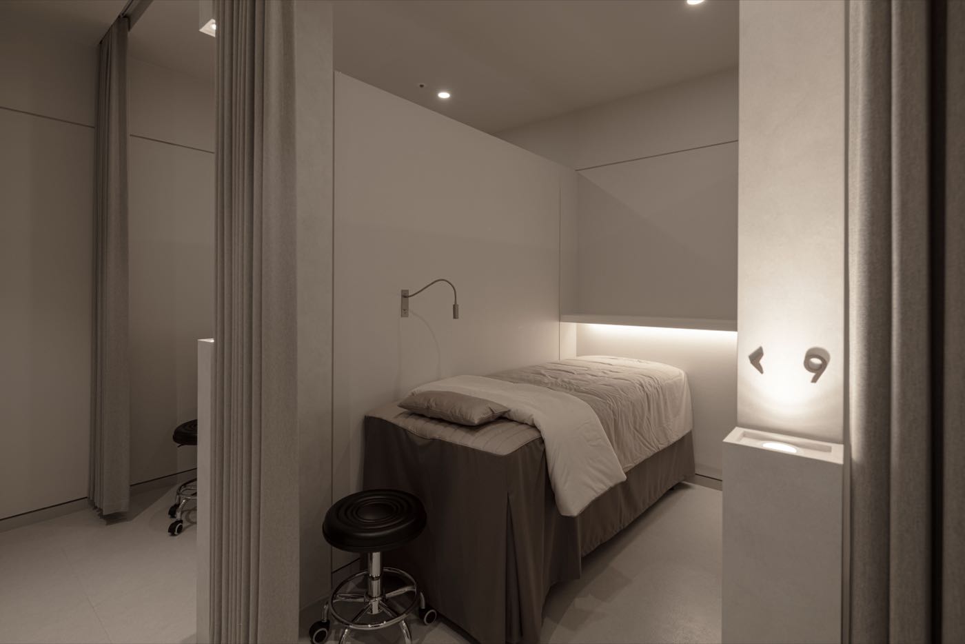BEAUTYZ CLINIC myeongdong interior — korea skin care clinic, seoul dermatology (4/11)