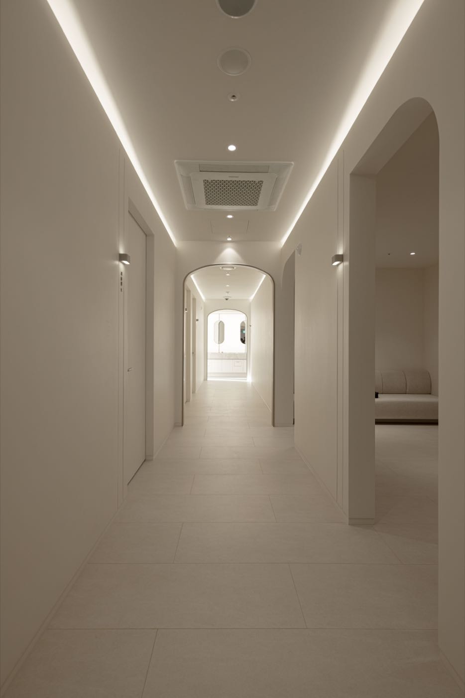 BEAUTYZ CLINIC myeongdong interior — korea skin care clinic, seoul dermatology (8/11)